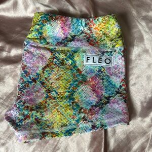 Fleo Multicolor Snake Print Shorts XL